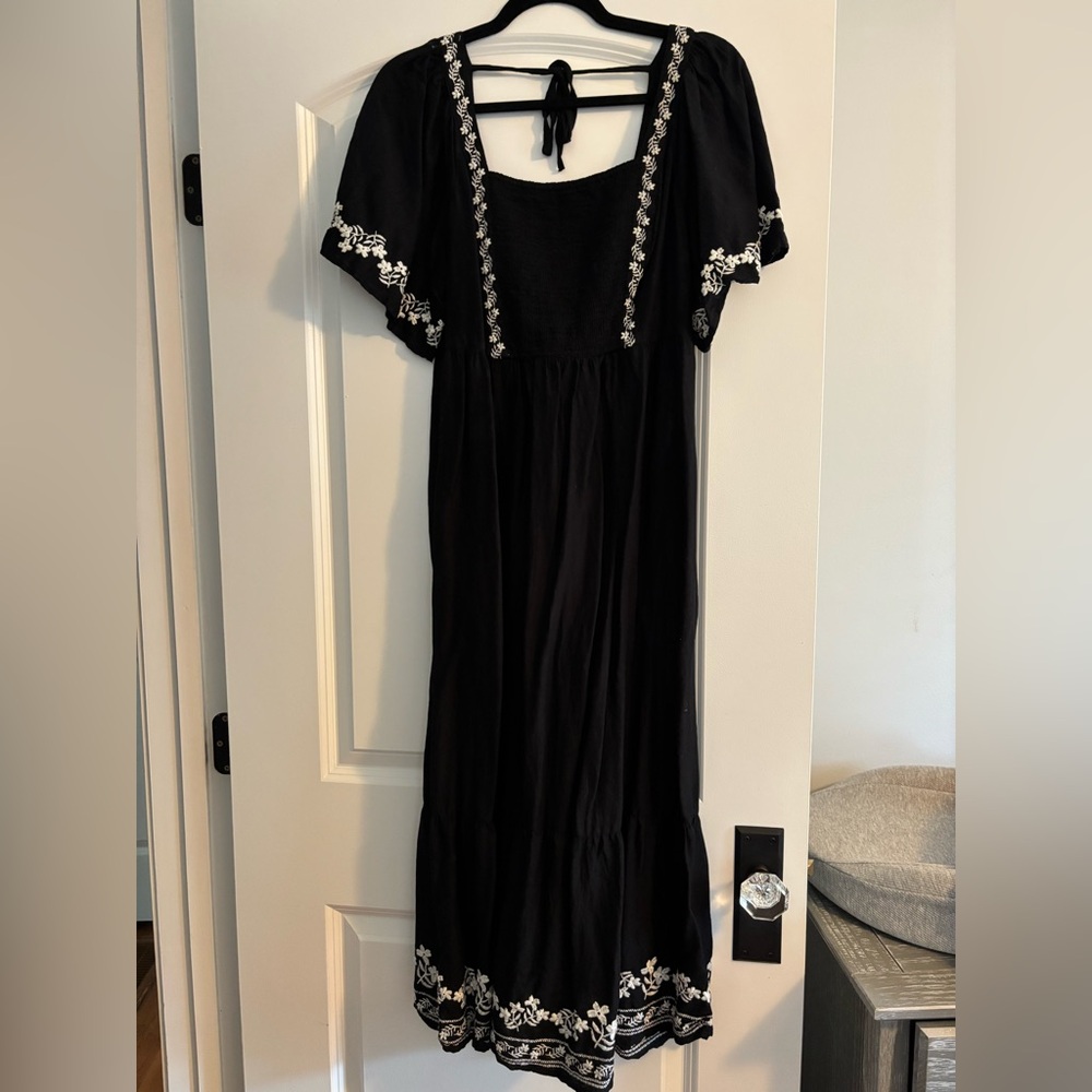 Old Navy black embroidered maxi dress. Size medium